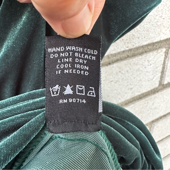 MSK 1X Emerald Velvet Off Shoulder Lantern Sleeve Top Holiday Glam Romantic - Picture 8 of 11